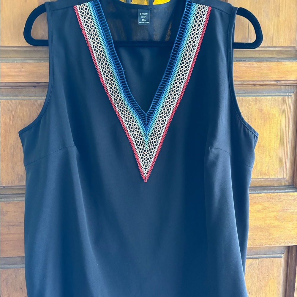 SHEIN Black Sleeveless Tank Top with V-Neck